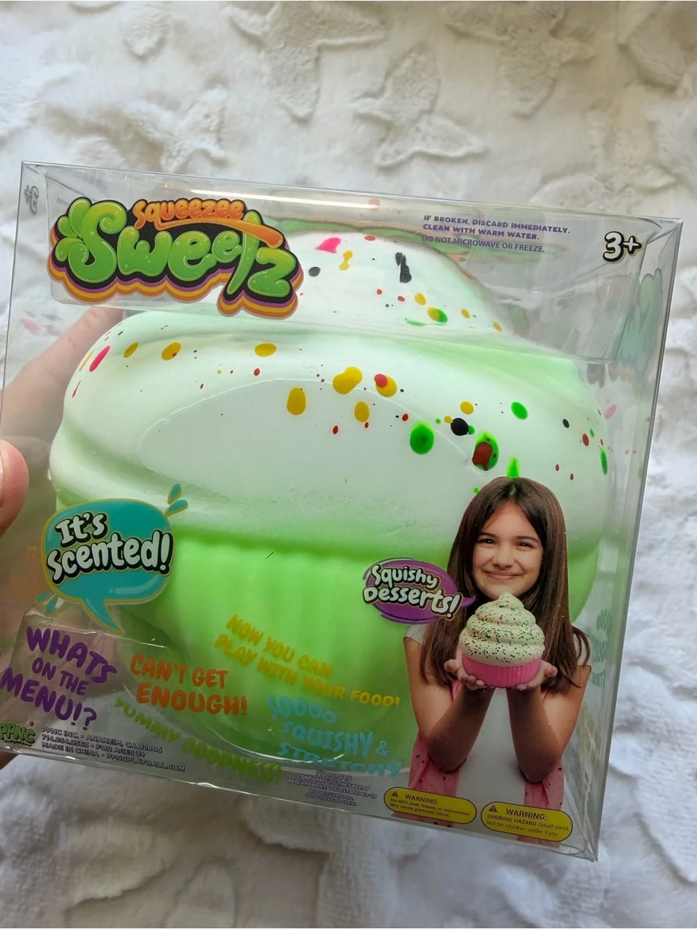 🧁💚 **NIB & SEALED – JUMBO CUPCAKE SQUISHY!** 💚🧁